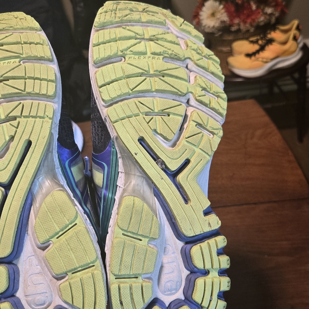 Brooks Ravenna Wonen's Running Shoe - Picture 10 of 10